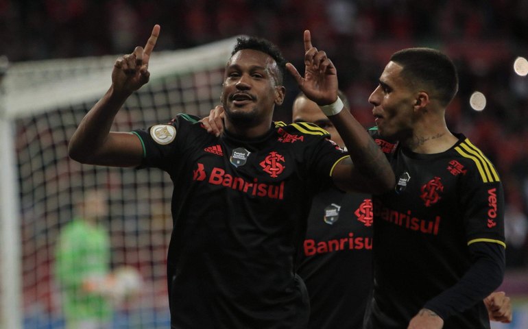 Internacional goleia Juventude e cresce na briga pelas primeiras posições