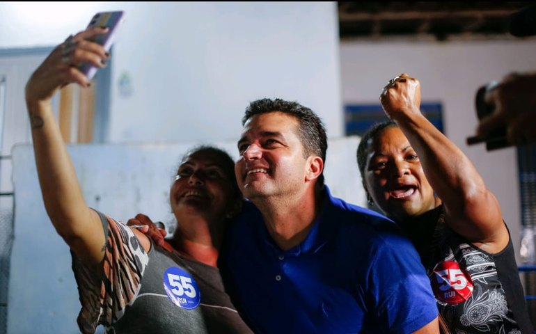 Quem não tem serviço prestado à população e equilíbrio para o diálogo não pode governar o estado”, afirma