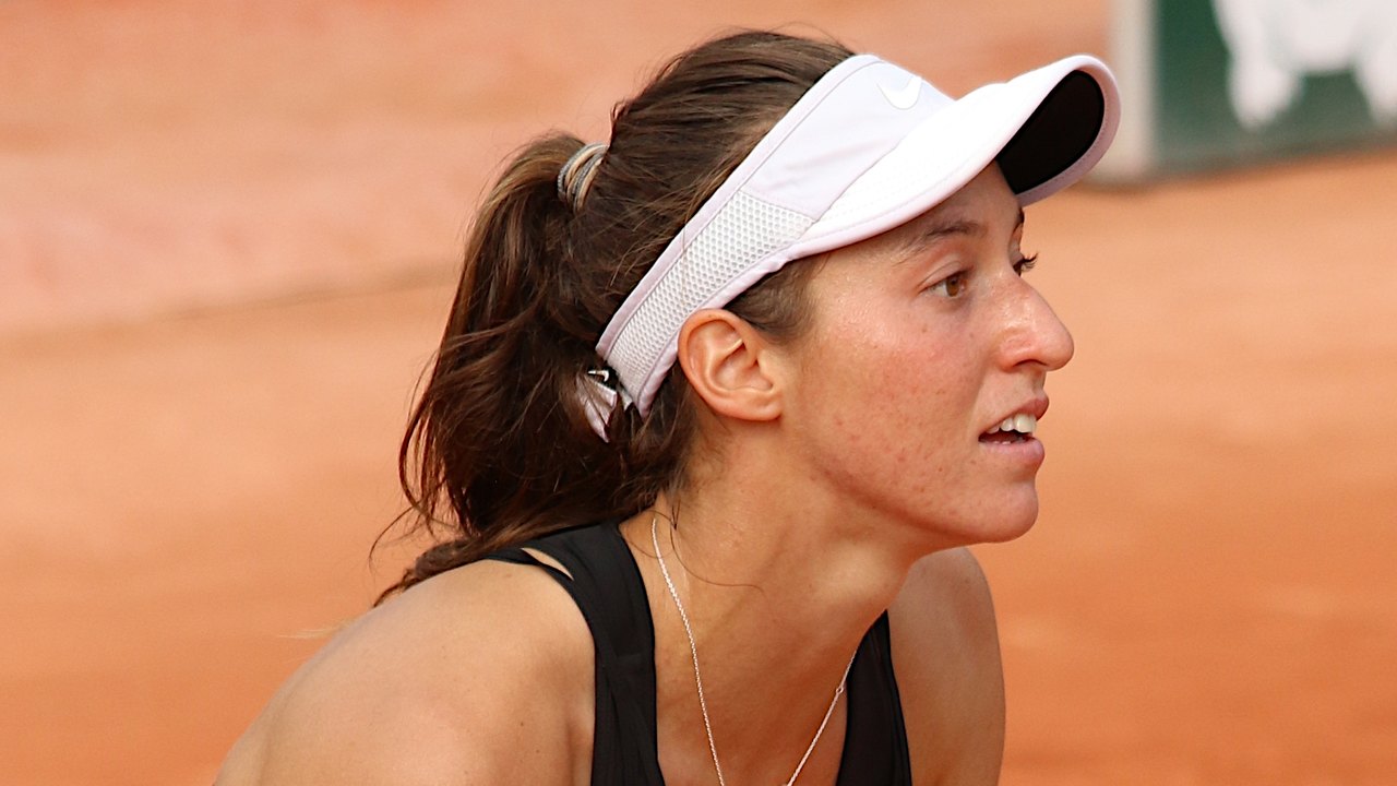 Stefani e Ingrid Martins caem na semi do WTA 1000 de Pequim; Swiatek vai à final em simples