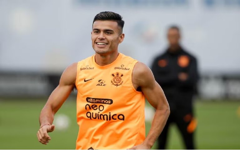 Corintiano Fausto ainda se sente &#8216;sozinho&#8217; no Brasil e refúgio são séries e mate