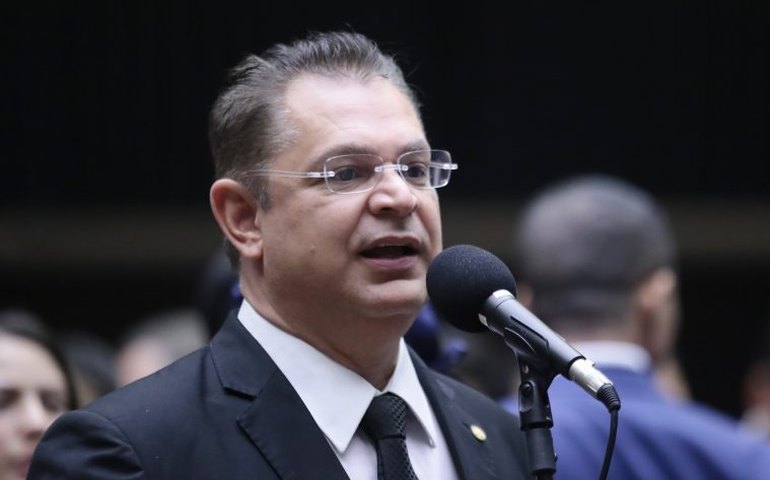 PF apreende R$ 430 mil em dinheiro vivo na casa do líder do PL, Sóstenes Cavalcante