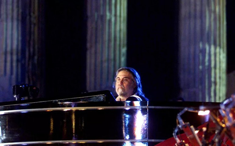 Vangelis, compositor da trilha de &#8216;Carruagens de Fogo&#8217;, morre aos 79 anos