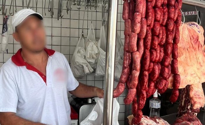 Foram apreendidos 120 kg de linguiça clandestina