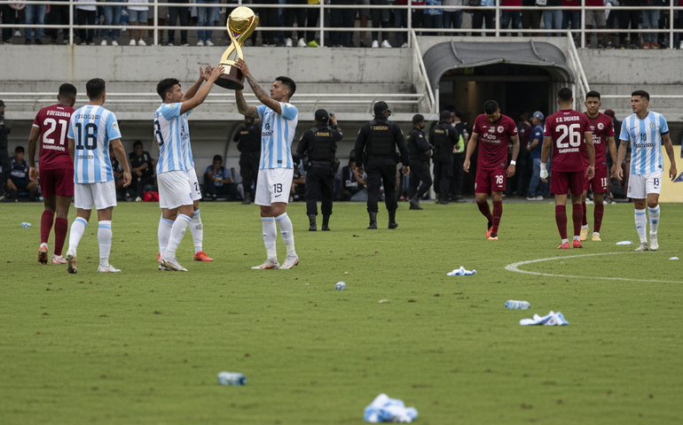 Confusão generalizada marca final do futebol guatemalteco; Antigua é campeão apesar da derrota