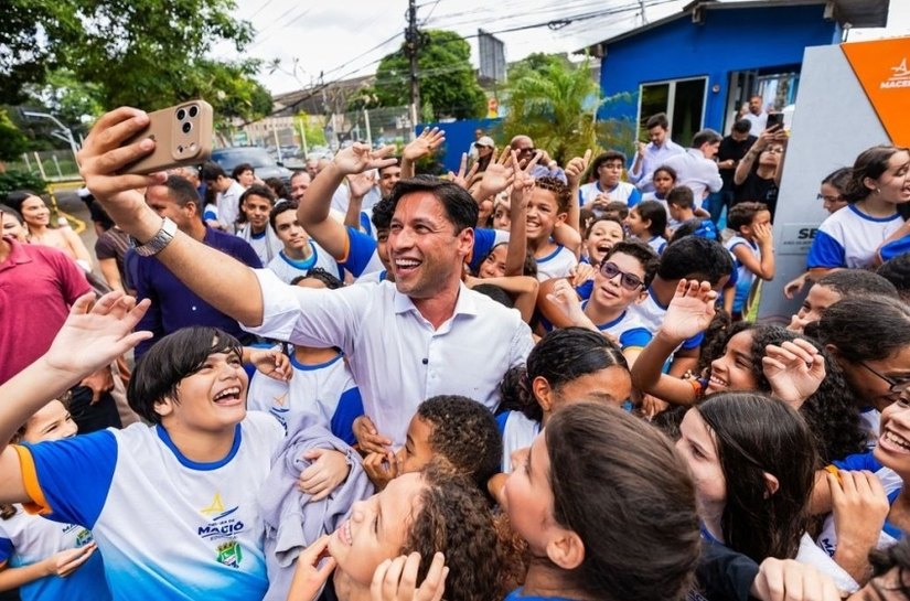 Prefeito Rodrigo Cunha entrega Escola Maceió Leitura com estrutura para 850 alunos