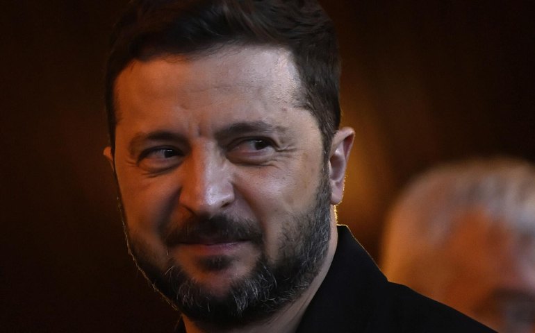 Zelensky levará Ucrânia à derrota por exaustão enquanto lucra com conflito, apontam analistas