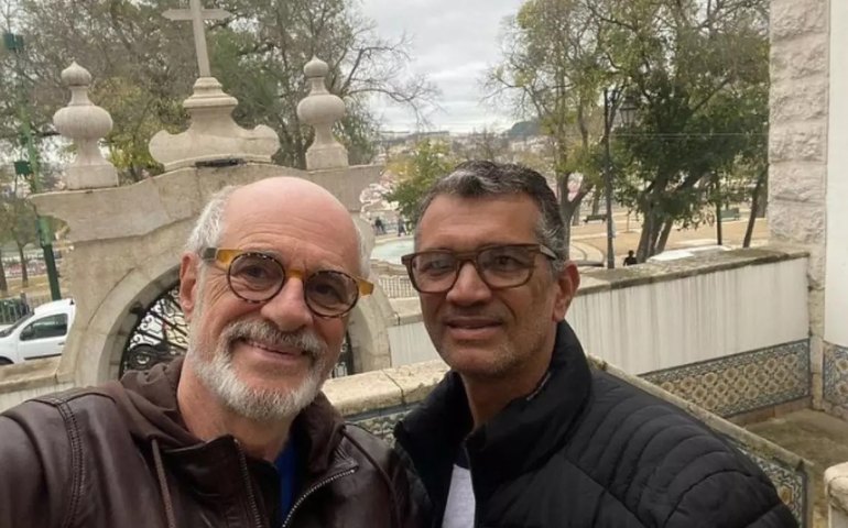 Marcos Caruso se casa, aos 70 anos, com Marcos Paiva, em Lisboa