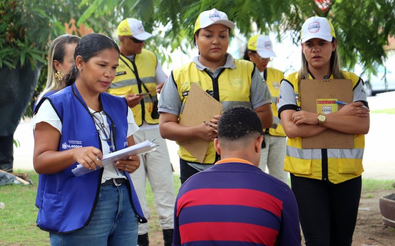 Secretaria de Prevenção à Violência realiza busca ativa por dependentes químicos na Praça Sinimbu