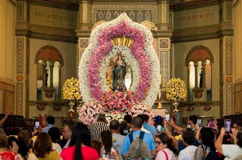Prefeito Rodrigo Cunha prestigia encerramento das celebrações da Festa da Padroeira de Maceió