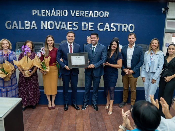 Vereador Allan Pierre homenageia Alexandre Ayres com a Comenda Arthur Ramos pela atuação destacada na saúde pública