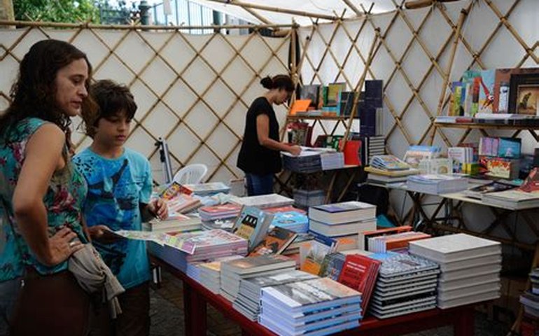 Imprensa Oficial Graciliano Ramos marca presença na I Feira Literária de Arapiraca