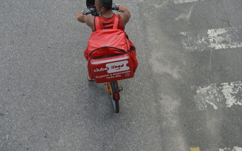 Comissão especial debate relação de trabalho de motoristas e entregadores de aplicativo