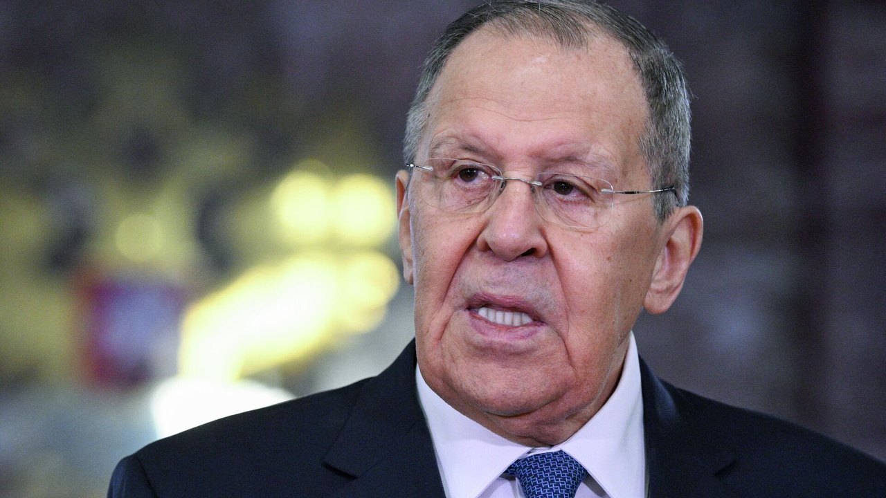 UE quer negociar enquanto amplia “agressão jurídica”, diz Lavrov