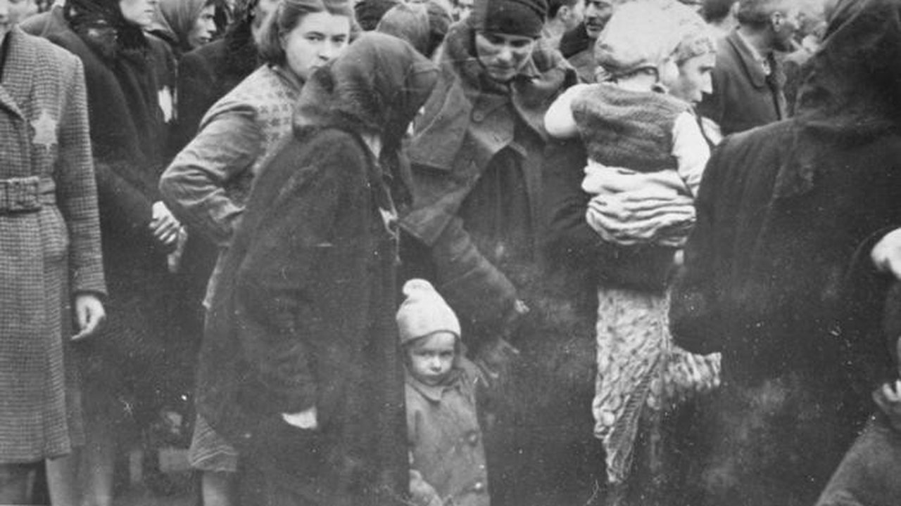 Arquivo alemão restaura objetos pessoais de parentes de vítimas do nazismo