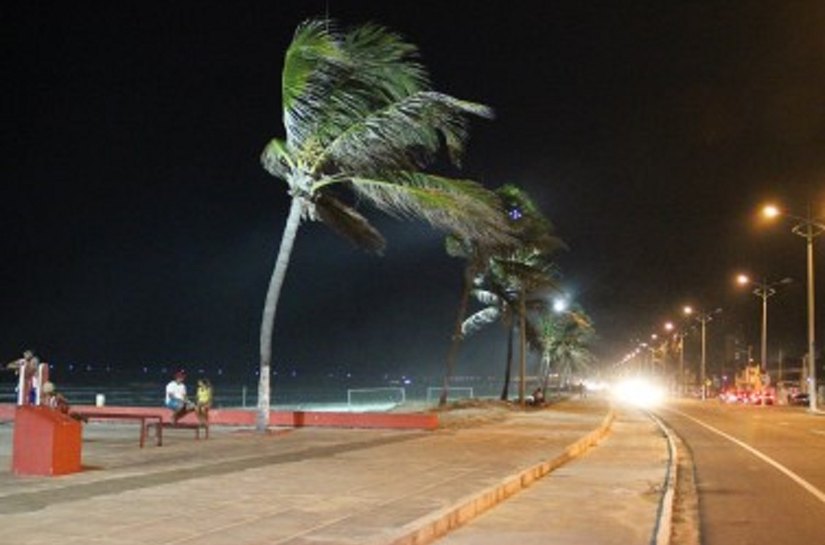 Ações da Sima reforçam i﻿luminação da orla de Maceió