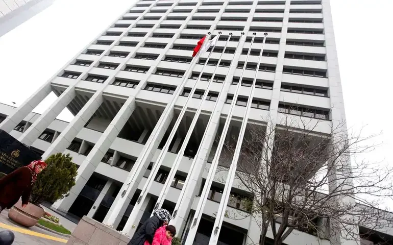 BC da Turquia decide elevar taxa básica de juros de 35% a 40% e vê fim do ciclo de altas perto