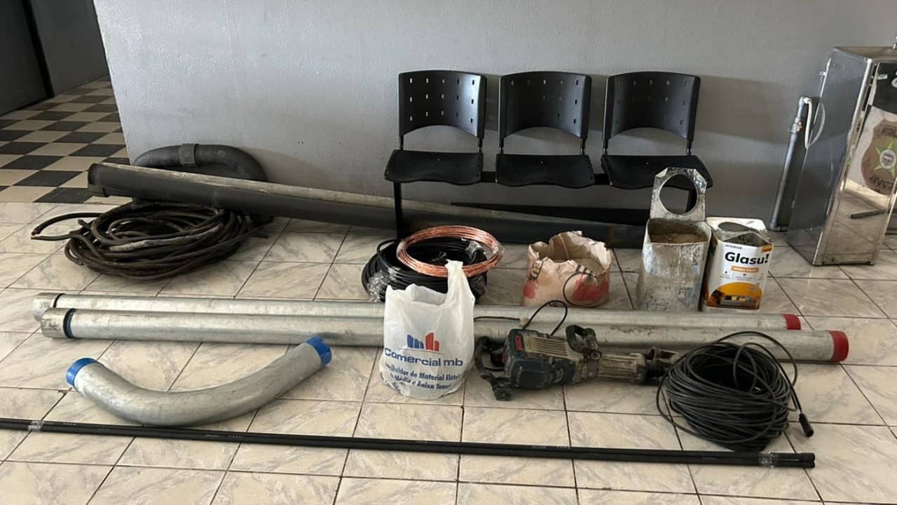Polícia Civil prende dono de ferro-velho por receptação de fios de cobre no Jacintinho