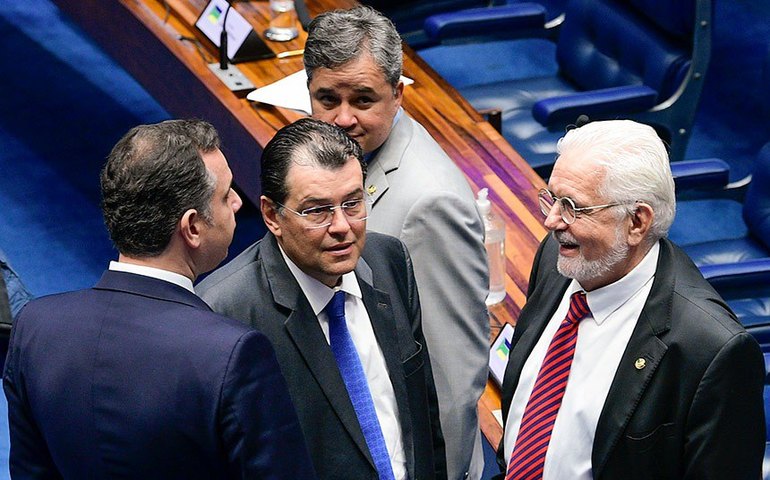 Senado e governo têm primeira reunião sobre decretos do saneamento