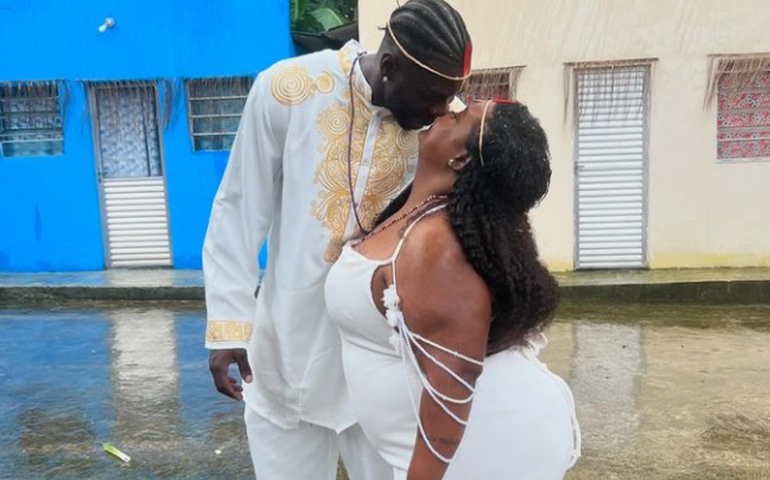 MC Carol viraliza com álbum de fotos de seu 'casamento secreto' em terreiro de candomblé 