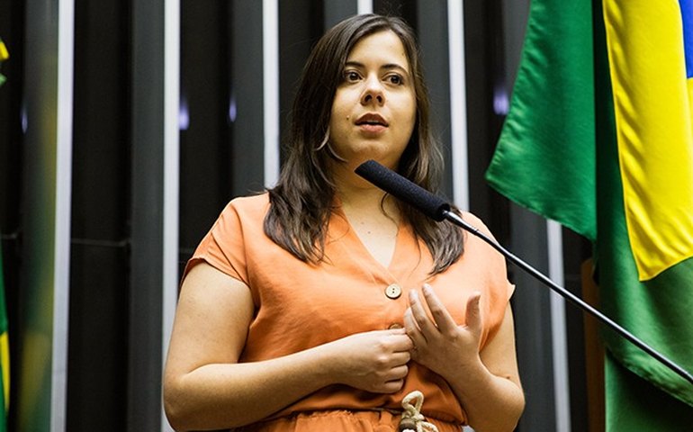 Sâmia Bomfim cobra manter prisão de deputado acusado de mandar matar Marielle: 'Famílias choram pela atuação das milícias'