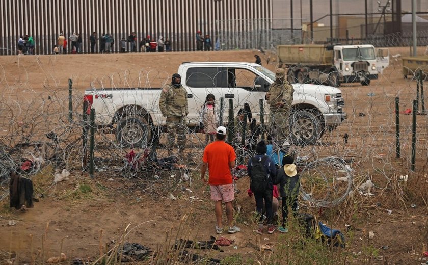 Suprema Corte dos EUA bloqueia temporariamente lei do Texas que permite a detenção de migrantes