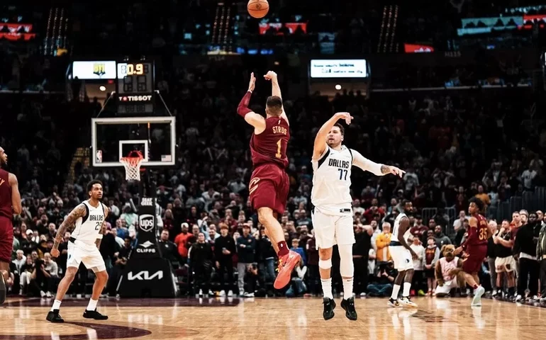 Cavaliers 'varrem' Heat com recorde e avançam nos playoffs da NBA; Warriors abrem 3 a 1