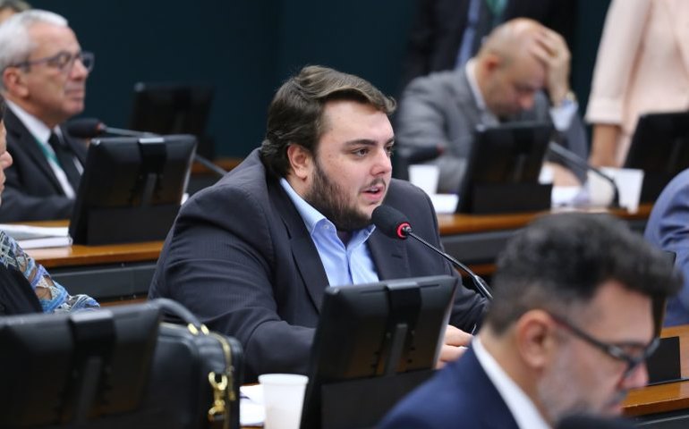 Comissão aprova destruição de documentos originais particulares convertidos em formato eletrônico