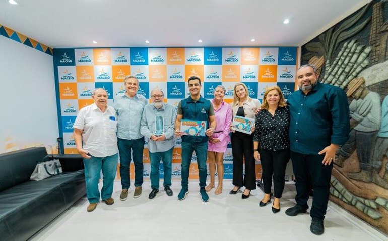 Prefeito JHC recebe o cineasta Cacá Diegues que apresentou o novo filme “Deus ainda é brasileiro”