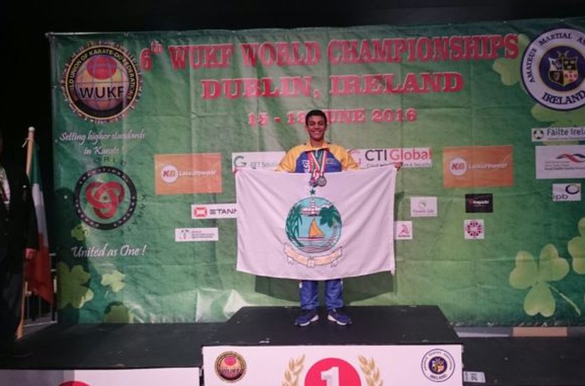 Karateca coruripense conquista medalhas em campeonato mundial