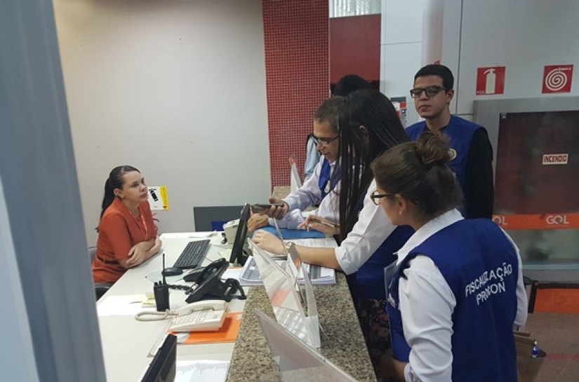 Procon/AL fiscaliza serviços dos aeroportos e empresas aéreas