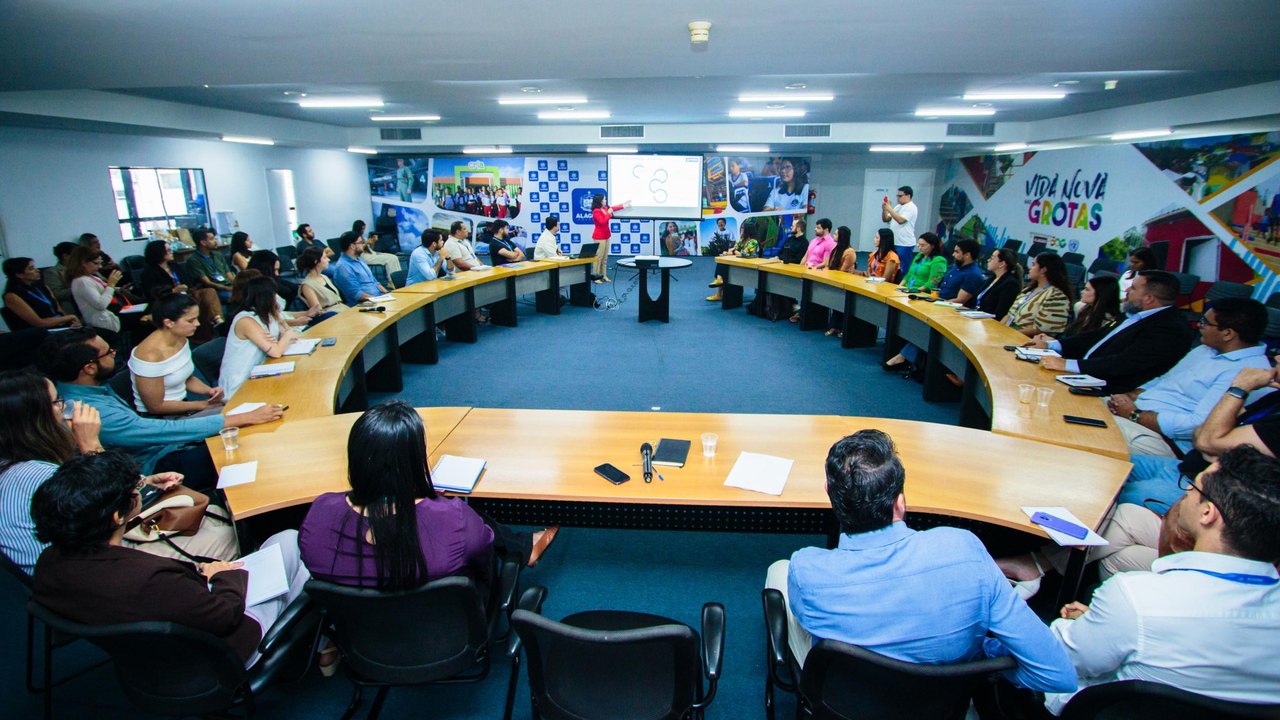 Governança Corporativa realiza reunião com assessores para discutir plano estratégico de 2025