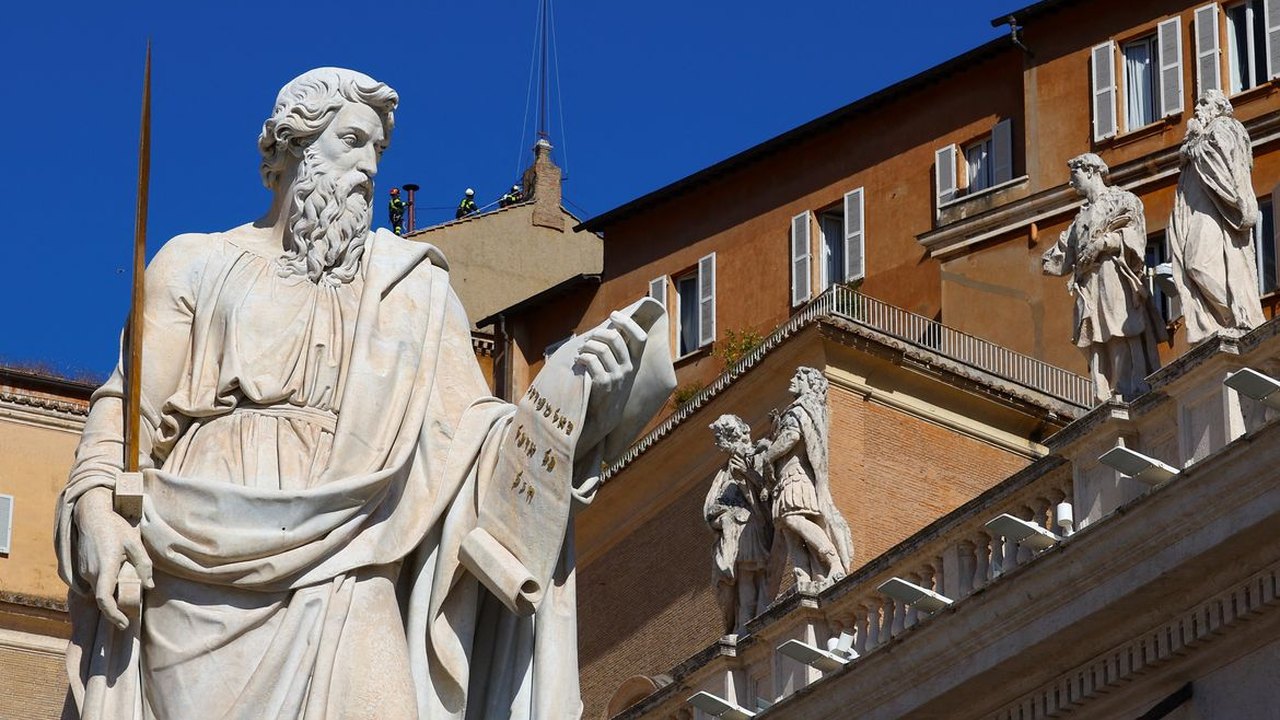 Instalada na Capela Sistina chaminé que anunciará o novo papa