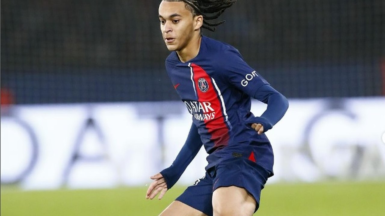 Ethan Mbappé estreia no profissional do PSG e joga ao lado do irmão mais velho