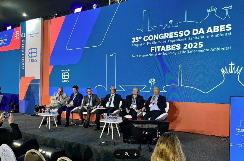 Casal encerra participação no 33º Congresso da Abes discutindo modelo de concessões em Alagoas