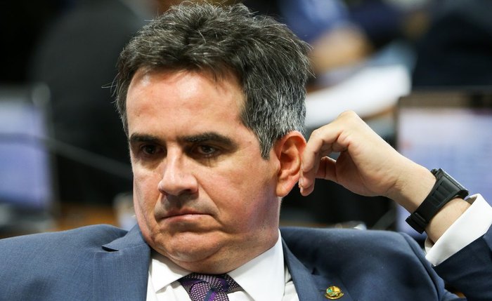 Ciro Nogueira apresenta projeto de lei para anistiar Bolsonaro