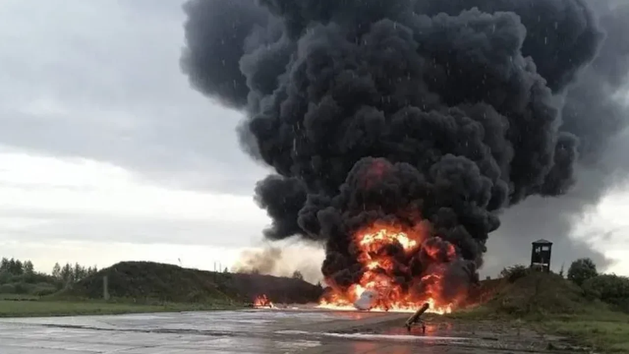 Drone ucraniano destrói bombardeiro supersônico russo, em São Petersburgo