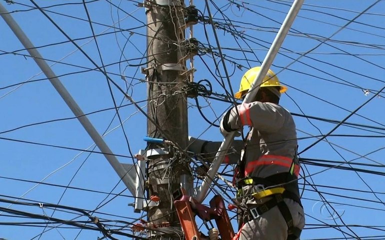 Governador sanciona lei que proíbe o corte de serviço por falta de pagamento