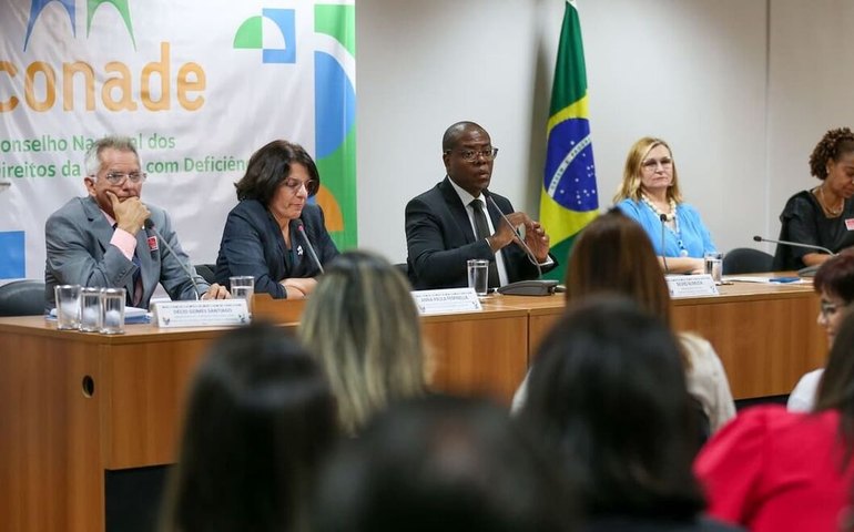 Conselho dos Direitos da Pessoa com Deficiência empossa membros
