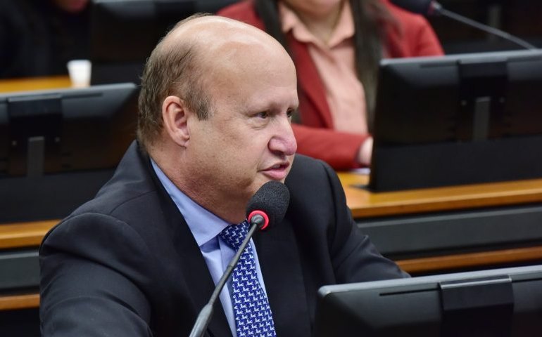 Projeto institui política nacional de saúde, educação e assistência social dos povos indígenas