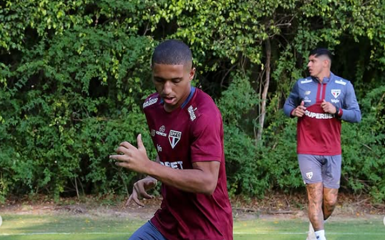 São Paulo volta aos treinos com foco na posse de bola; Alisson e André Silva serão reforços
