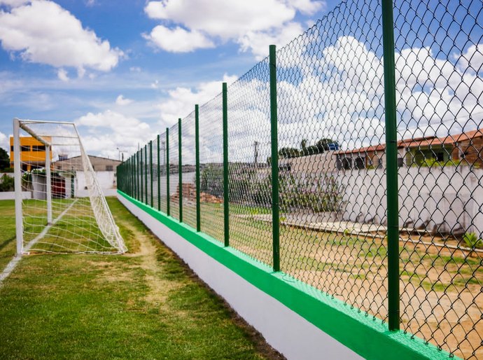 Prefeitura conclui implantação do alambrado no Estádio Juca Sampaio