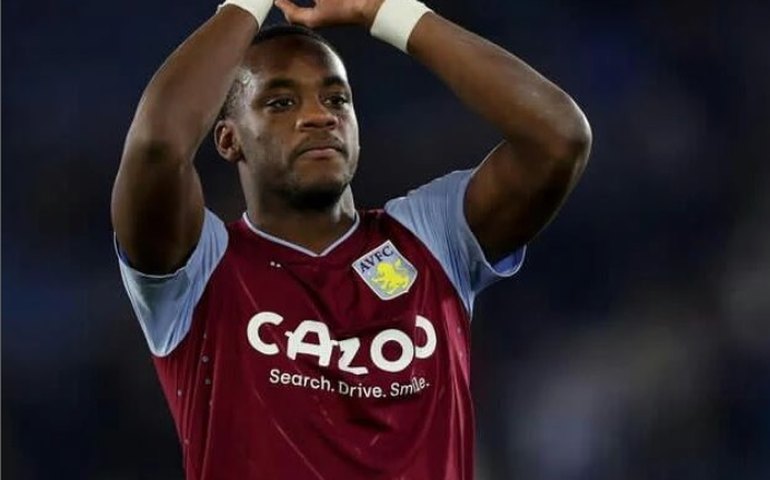 Estrela de time na Inglaterra bate carro de luxo avaliado em R$ 467 mil