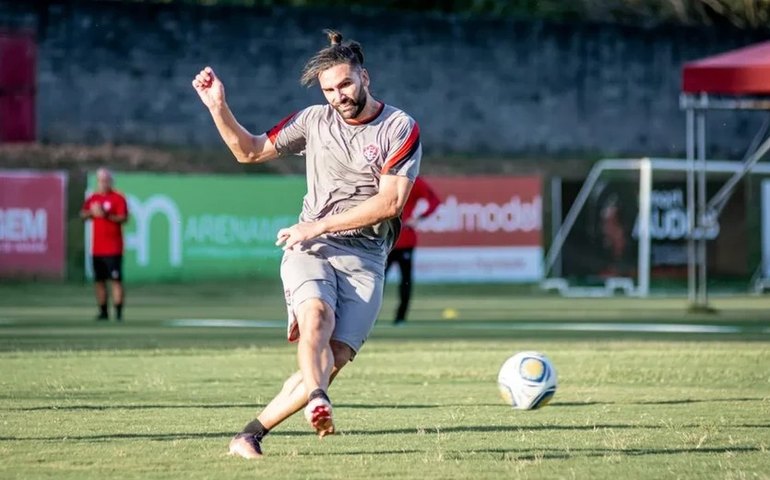 Léo Gamalho, ex-ASA e CRB, passa por cirurgia após ser diagnosticado com câncer de pele