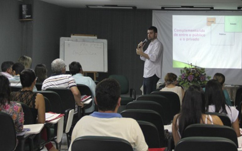 Arapiraca: Servidores municipais se capacitam em Administração Pública