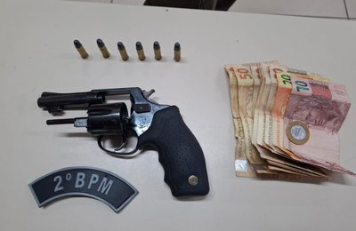 PM flagra casal com arma de fogo durante abordagem em Murici