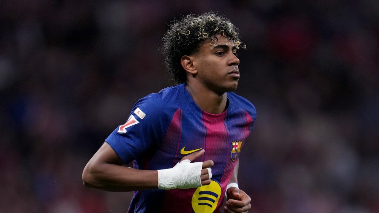 Barcelona vence o Betis com golaço de Yamal e expulsão
