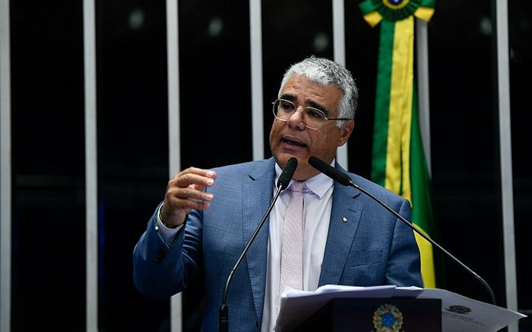 Girão elogia advogado por questionar STF em julgamento de réu do 8 de janeiro