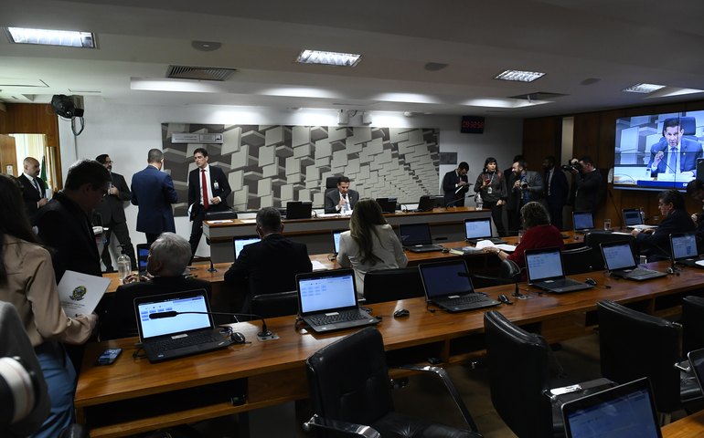 CAE aprova recompensa para quem denunciar delitos no mercado de ações