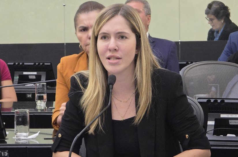 Cibele Moura elogia ação de policial militar em defesa de criança autista