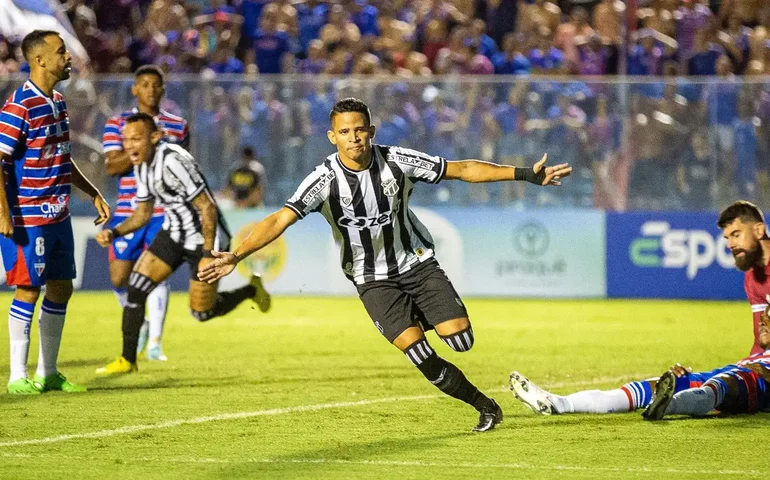 Ceará vence Operário e cola no G-4 em jogo marcado por confusão na Série B